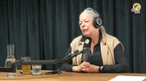 Toeslagenaffaire, kinderhandel, adoptielobby en orgaanhandel met Roelie Post | The Trueman Show